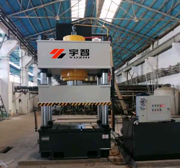 400噸四柱液壓機(jī)客戶現(xiàn)場(chǎng)圖