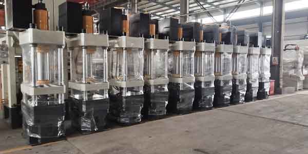 100噸四柱液壓機(jī)車(chē)間現(xiàn)貨圖片